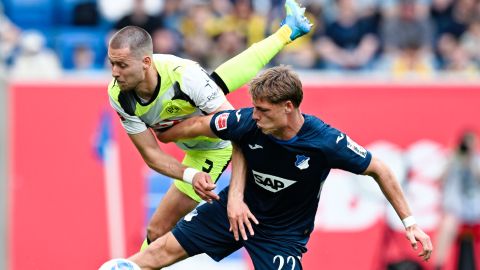 Dortmund thua trận thứ 2 liên tiếp, dâng chức vô địch cho Bayern