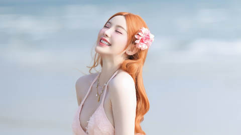 Nữ y tá khuấy đảo đường chạy nội y