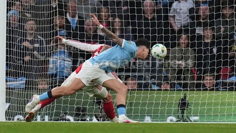 Arsenal đến khổ với tay săn bàn giấu mặt của Man City