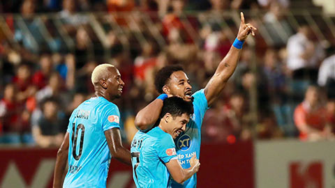 Xuân Son ghi bàn vẫn bị HLV chê