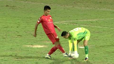 Bàn thua ngớ ngẩn đến khó tin của bóng đá Việt năm 2026