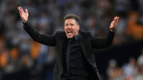 Chelsea tính làm 'đại cách mạng' với Diego Simeone