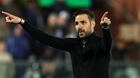HLV Cesc Fabregas quyết định tương lai