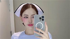 Nhan sắc đầy mê hoặc của nữ y tá khuấy đảo đường chạy nội y