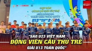  Khuất Văn Khang và Công Phương truyền cảm hứng cho cầu thủ tham dự giải U13 toàn quốc