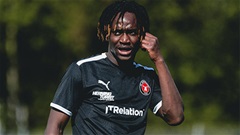 Ngôi sao của Europa League bị đâm trọng thương, may mắn thoát chết