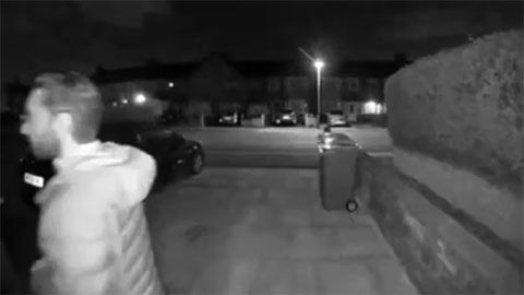 Cựu ngôi sao Liverpool giúp cảnh sát bắt giữ kẻ quấy rối phụ nữ