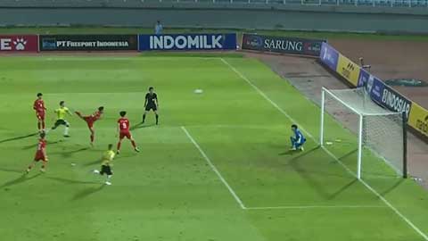 Mạnh Cường bật cao đánh đầu bồi gỡ hòa (Trực tiếp: U17 Việt Nam 1-1 U17 Australia)