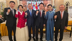 HLV Park Hang Seo cùng Kim Sang Sik nhận vinh dự đặc biệt