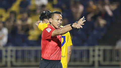 Trọng tài FIFA Malaysia cầm còi vòng 20 V.League 