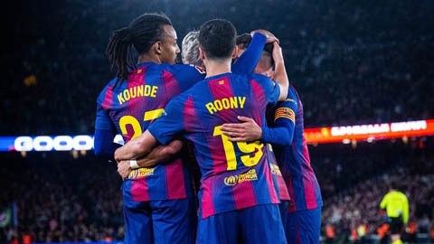 Barca lại hơn Real 9 điểm, Atletico thua 4 trận liên tiếp