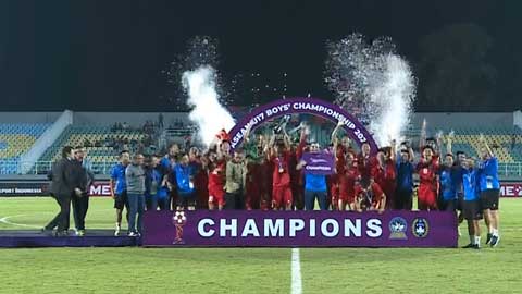 Tự hào giây phút U17 Việt Nam nâng cao cúp vô địch U17 Đông Nam Á 2026