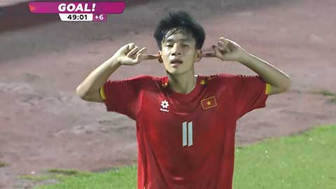 Văn Dương tung cú sút chân trái xé lưới (Trực tiếp: U17 Việt Nam 2-0 U17 Malaysia)