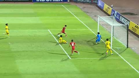 Văn Dương dễ dàng lập cú đúp (Trực tiếp: U17 Việt Nam 3-0 U17 Malaysia)