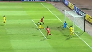 Văn Dương dễ dàng lập cú đúp (Trực tiếp: U17 Việt Nam 3-0 U17 Malaysia)