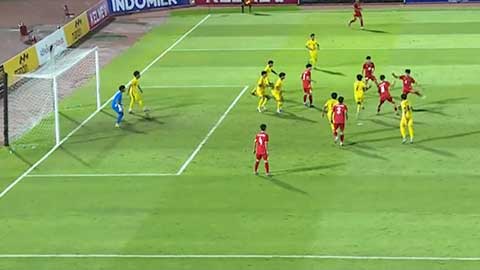 Quý Vương dứt điểm cực nhanh ghi bàn mở tỷ số (Trực tiếp: U17 Việt Nam 1-0 U17 Malaysia)