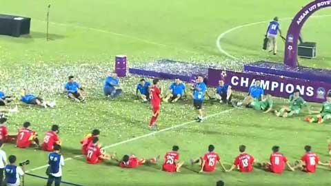 U17 Việt Nam ăn mừng 'có một không hai' sau khi giành cúp vô địch