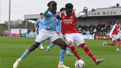 Man City ngược dòng hạ Arsenal vào tứ kết Premier League 2