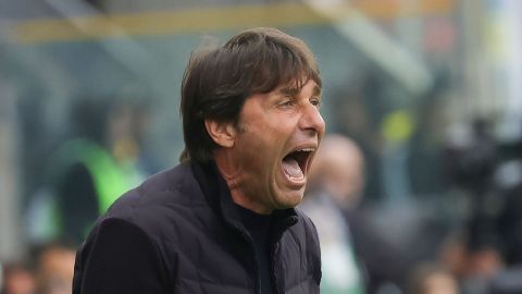 Antonio Conte giận Romelu Lukaku vì quên chào hỏi