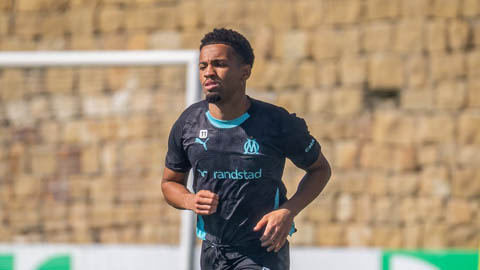 Sao trẻ Arsenal không được đá chính ở Marseille vì lười tập