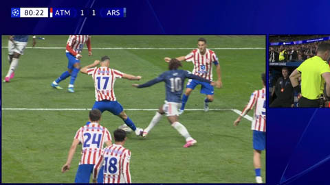 CĐV Arsenal bức xúc khi đội nhà bị trọng tài 'cướp trắng' 11m