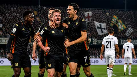 Venezia thăng hạng Serie A mùa 2026/27