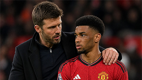 HLV Michael Carrick bênh vực Diallo trước đại chiến với Liverpool