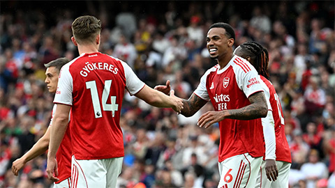 Vì sao Arsenal vẫn 'ngồi trên đống lửa' dù hơn Man City 6 điểm?