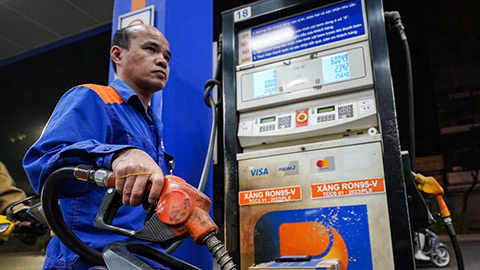 Giá xăng dầu hôm nay 3/5: RON 95 hơn 23 nghìn đồng/lít