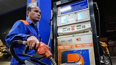 Giá xăng dầu hôm nay 4/5: Giá dầu thế giới giữ mức trên 100 USD