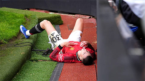 MU trả giá đắt cho chiến thắng trước Liverpool