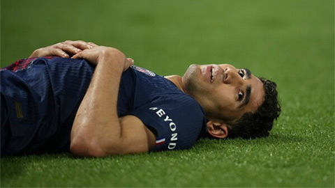 Hakimi ngã xuống, PSG chống đỡ thế nào trước Bayern?