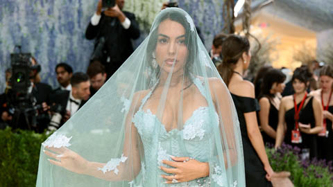 Georgina Rodriguez khoe vòng 1 gợi cảm ở Met Gala 2026