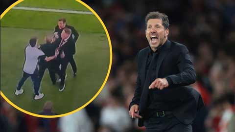 Cận cảnh HLV Simeone đòi ăn thua đủ với GĐTT của Arsenal ngay trên sân