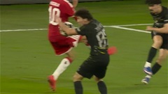 Trọng tài cướp trắng quả penalty của Bayern trước PSG?