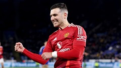 Diogo Dalot 'làm náo loạn' phòng thay đồ MU