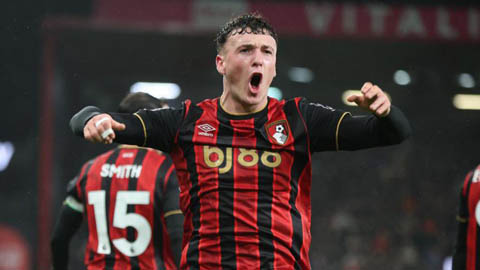 Bournemouth gạch tên cầu thủ quấy rối nữ sinh khỏi danh sách thi đấu