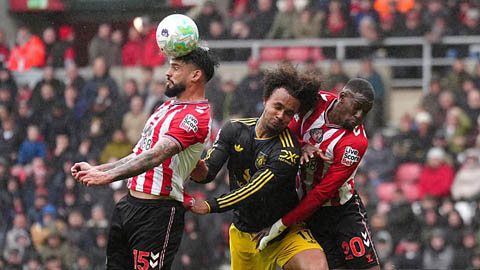Trực tiếp Sunderland 0-0 MU: Diallo và Mbeumo vào sân