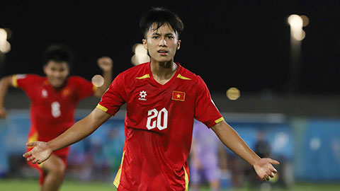 VIDEO Sỹ Bách dứt điểm chéo góc ghi bàn đẹp mắt (Trực tiếp: U17 Việt Nam 1-0 U17 Hàn Quốc)
