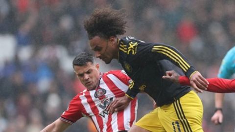 Sunderland giúp MU 'tống cổ' Zirkzee