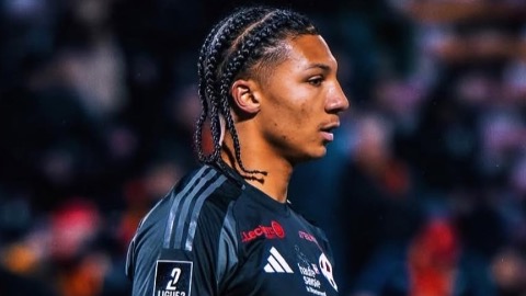 Đã tìm ra hậu vệ phải hoàn hảo cho Liverpool