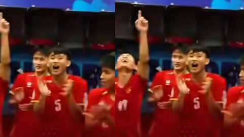 U17 Việt Nam hát 'Như có bác Hồ trong ngày vui đại thắng' trong phòng thay đồ