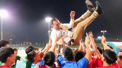 Chủ tịch VFF chúc mừng U17 Việt Nam  với chiến tích lịch sử