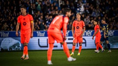 Barca còn chưa 'tỉnh rượu' sau lễ ăn mừng ngôi vương