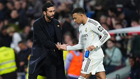 Arbeloa đáp trả Mbappe: 'Chừng nào tôi còn ở đây, tôi không quan tâm họ tên là gì'