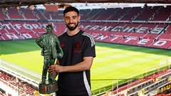 Nhận hat-trick danh hiệu, Bruno Fernandes lập kỳ tích vô tiền khoáng hậu tại MU