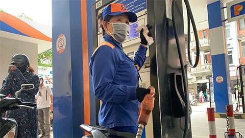 Giá xăng dầu chiều 15/5: Xăng RON95 giảm về sát 24.000 đồng/lít