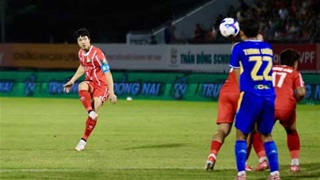 Xem mãi không chán tuyệt phẩm sút phạt của Công Phượng ngày tái xuất