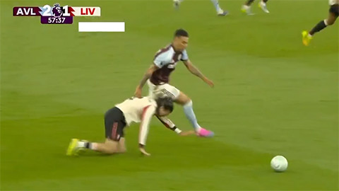 Szoboszlai tái hiện 'cú trượt chân' kinh điển của Gerrard