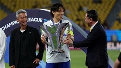Đội Ronaldo thua sốc chung kết, nhìn Chủ tịch VFF trao cúp cho đội bóng Nhật Bản